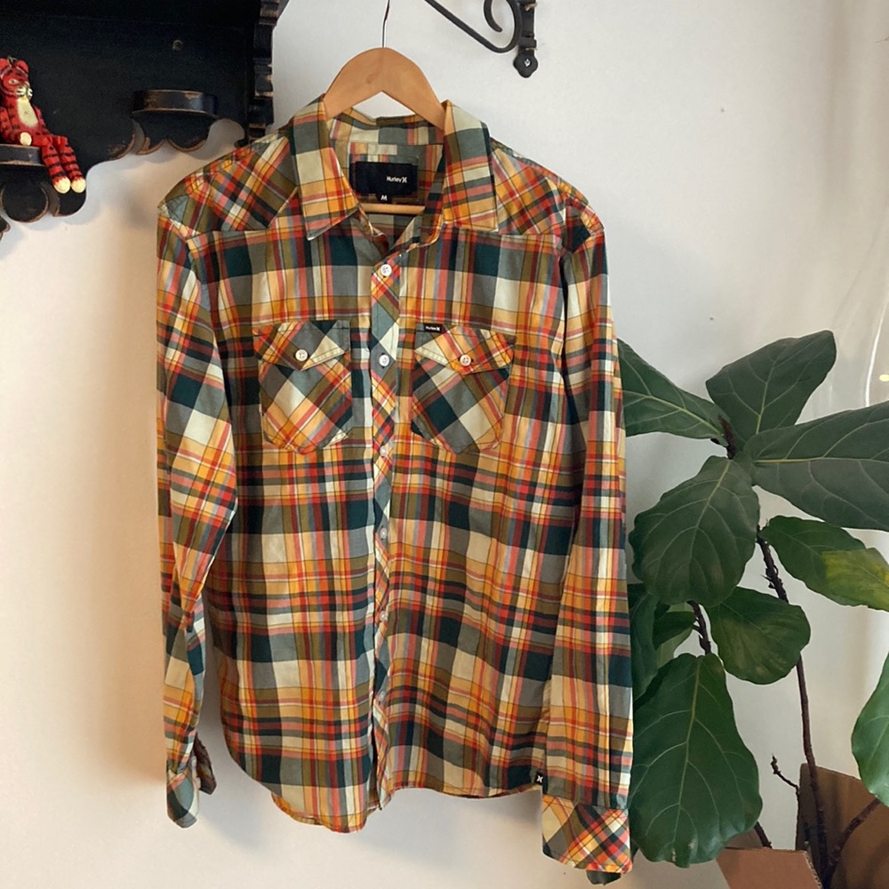 Hurley plaid men’s button up shirt